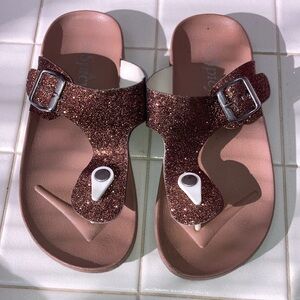 EUC Women’s WaterResistant Bronze Glitter Adjustable Thong Sandel Shoes, Sz7/37